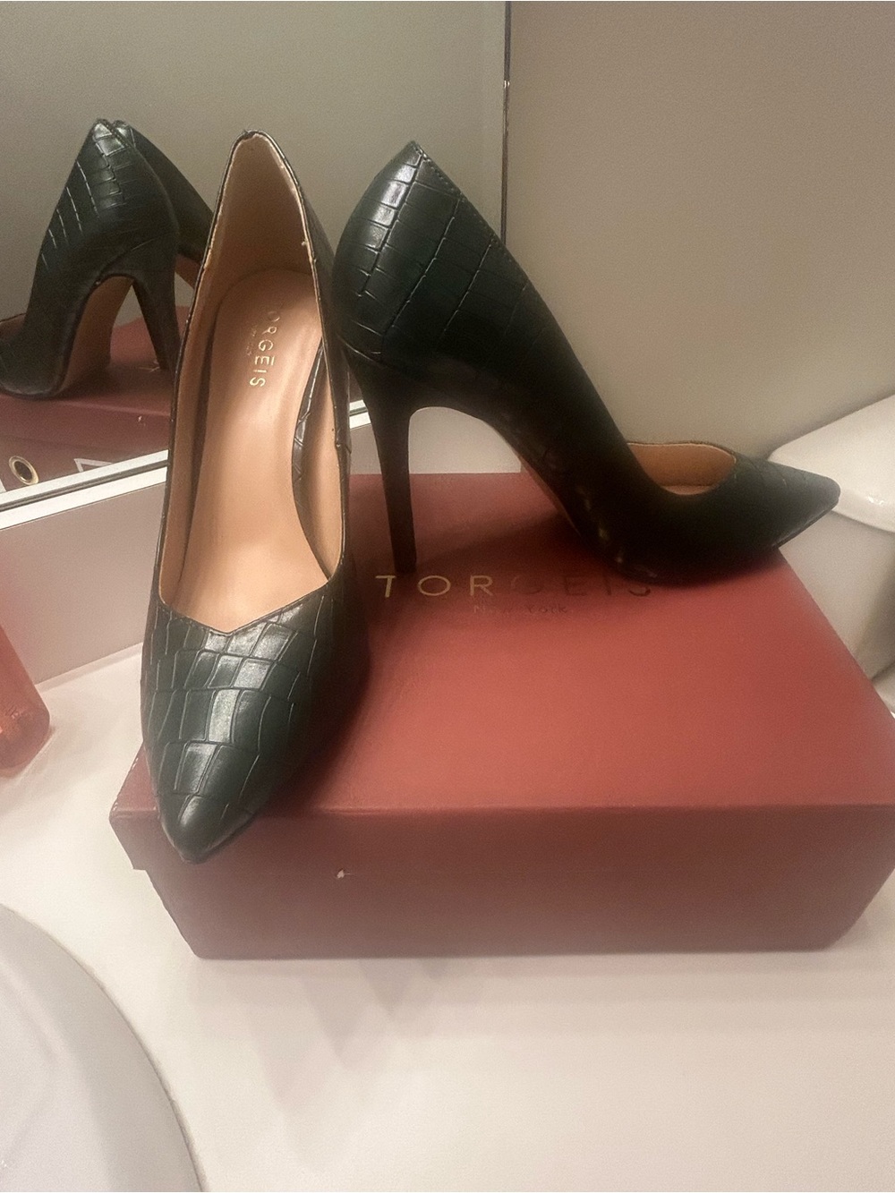 Green Croc Embossed Pointed Toe Pumps - Picture 2 of 6